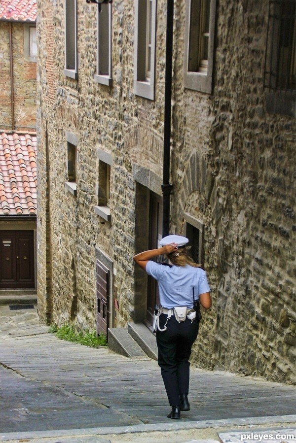 Italian Police Woman